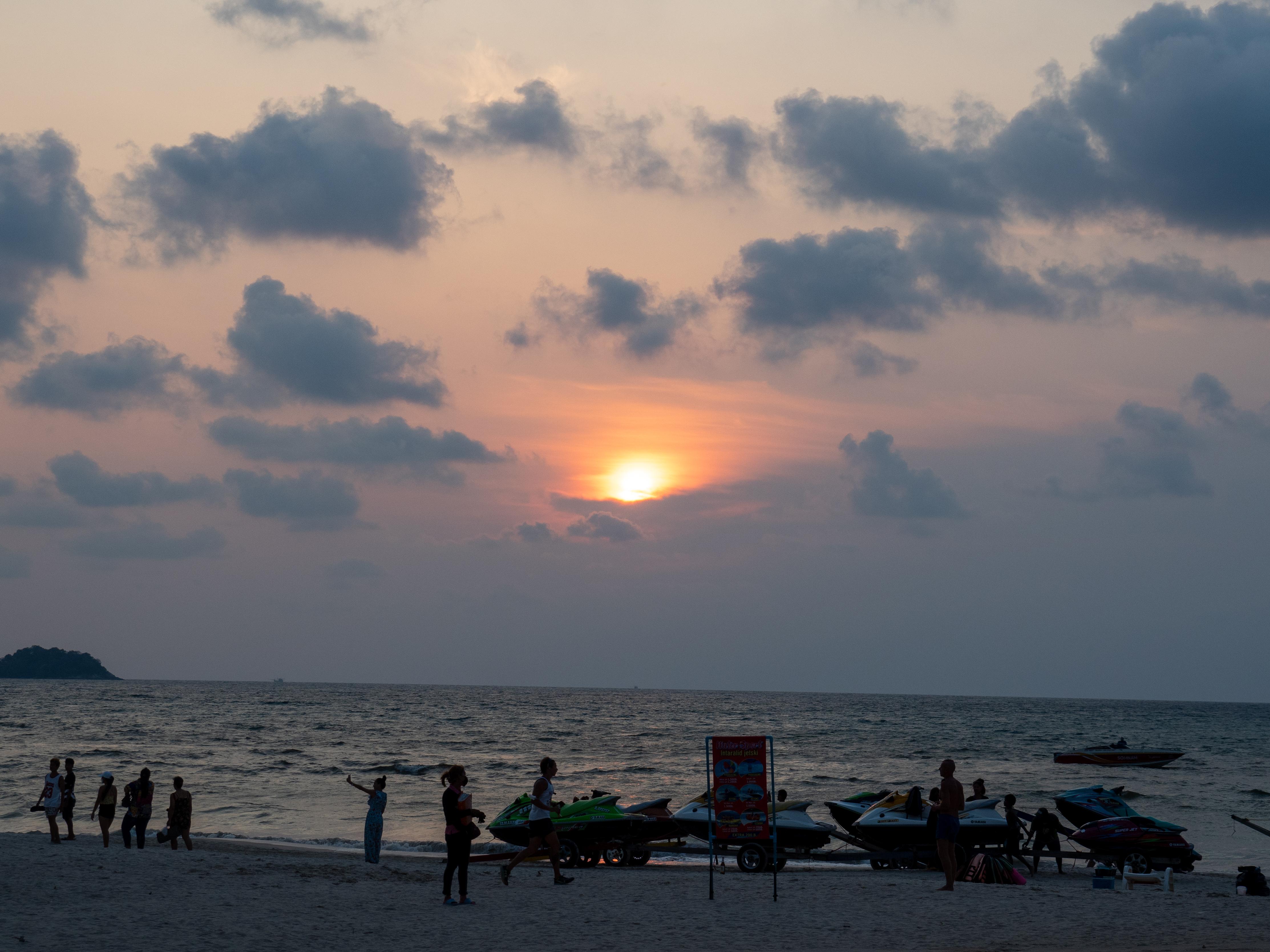 Days Inn By Wyndham Patong Beach Екстер'єр фото