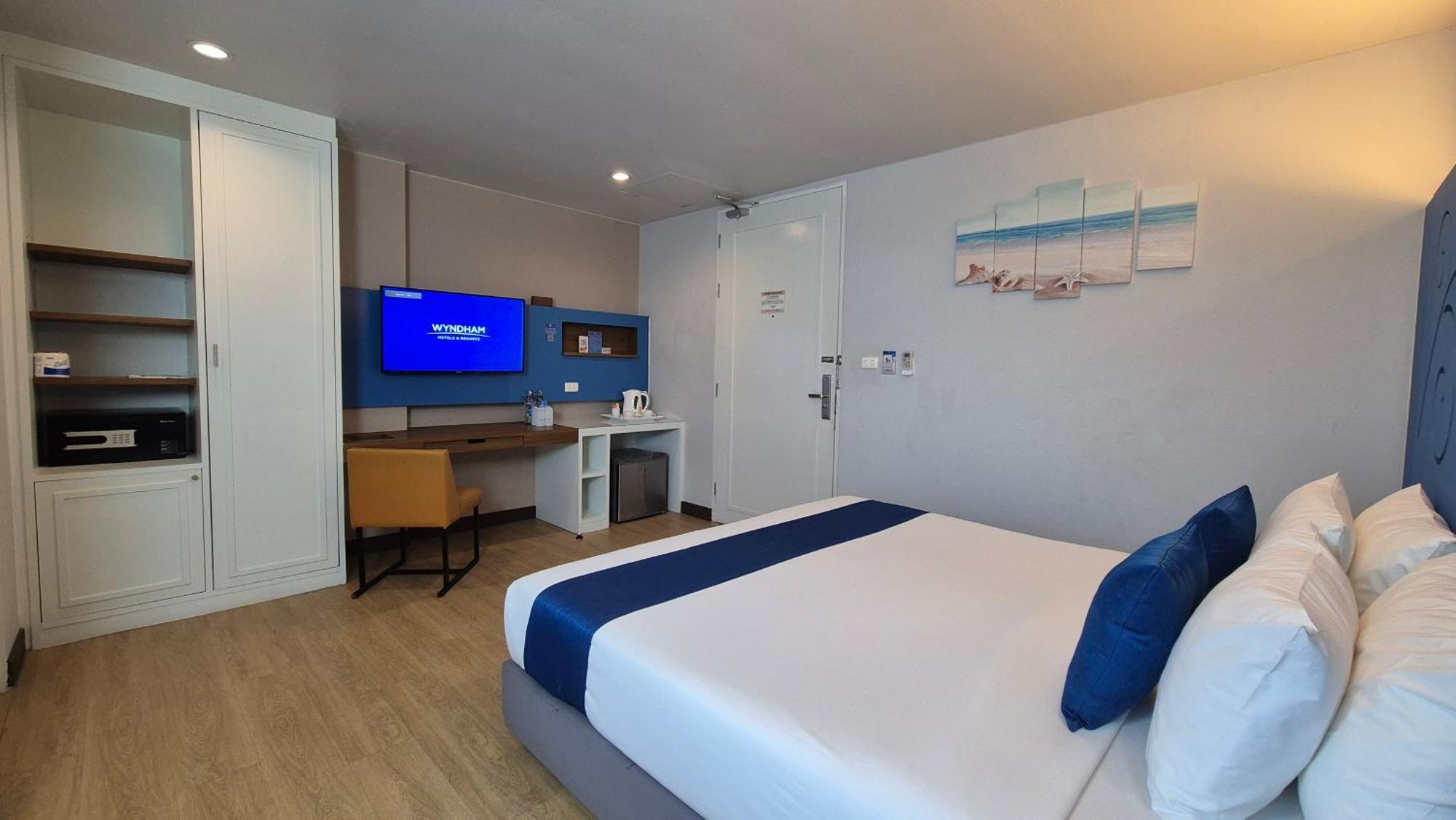 Days Inn By Wyndham Patong Beach Екстер'єр фото
