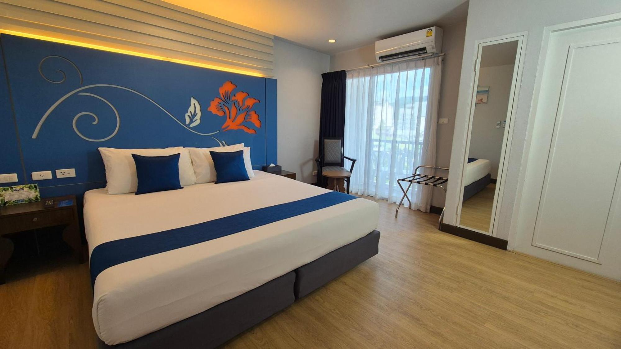 Days Inn By Wyndham Patong Beach Екстер'єр фото