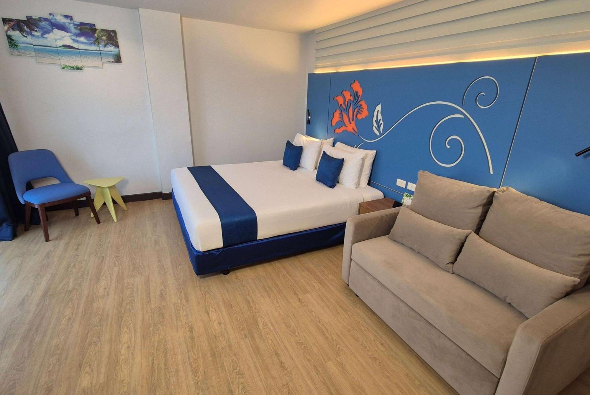 Days Inn By Wyndham Patong Beach Екстер'єр фото