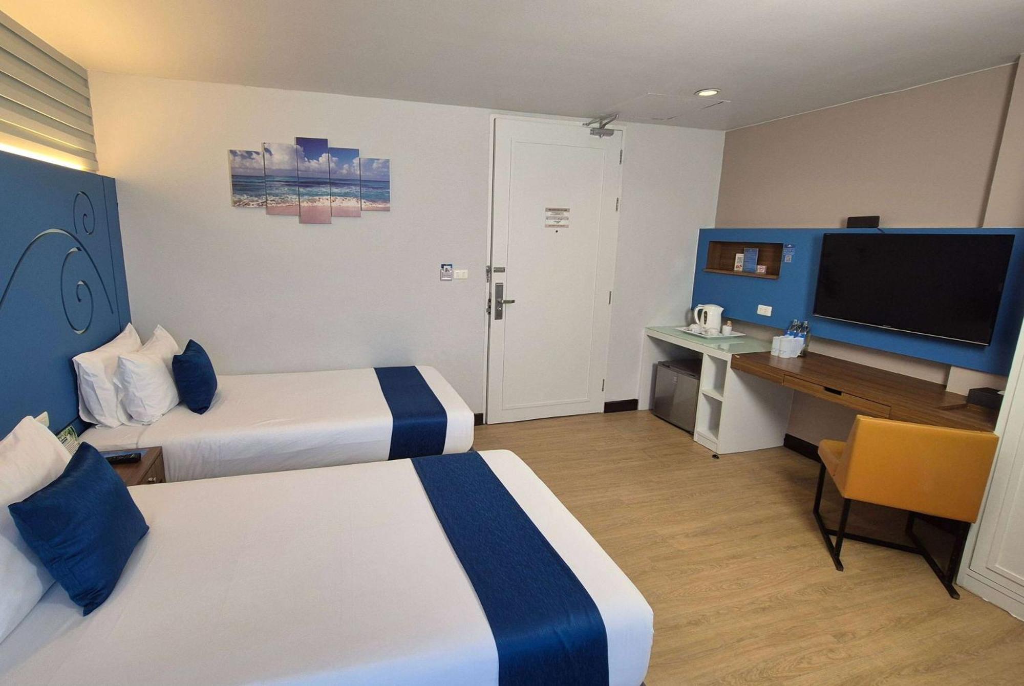 Days Inn By Wyndham Patong Beach Екстер'єр фото