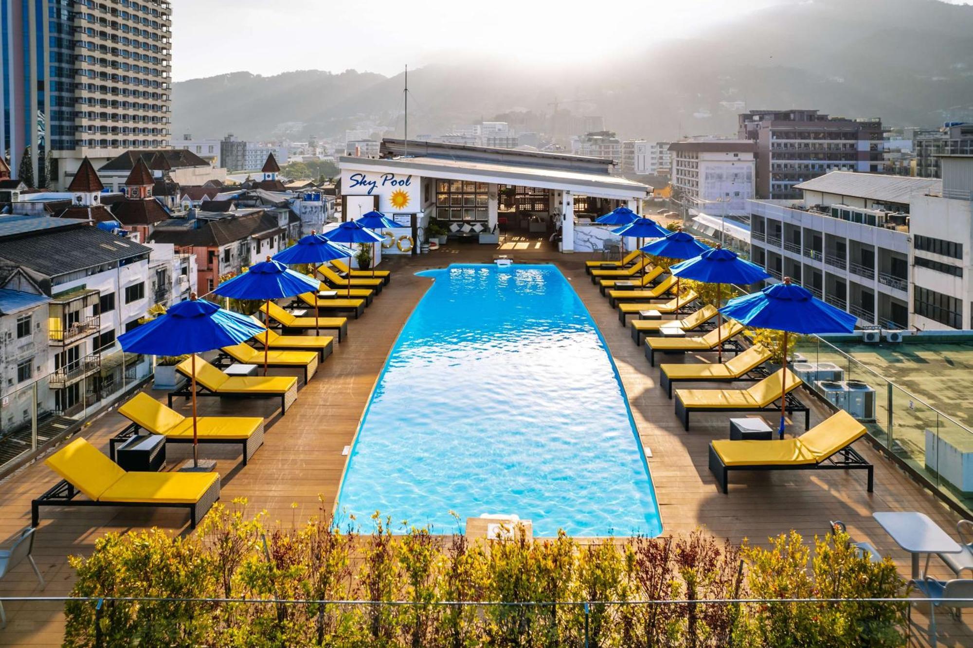 Days Inn By Wyndham Patong Beach Екстер'єр фото