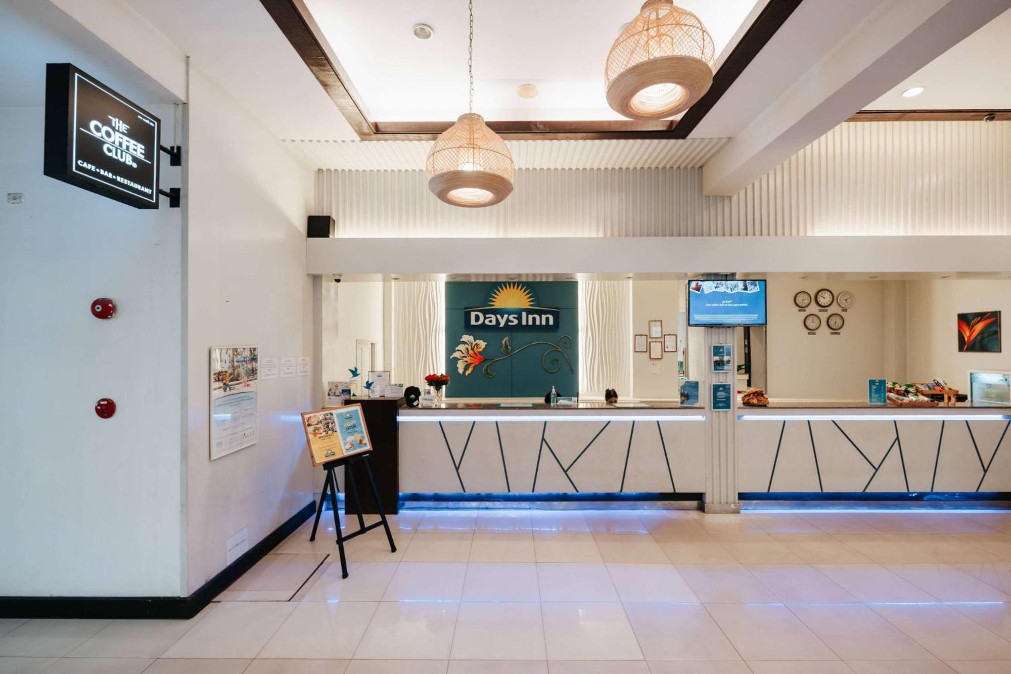 Days Inn By Wyndham Patong Beach Екстер'єр фото